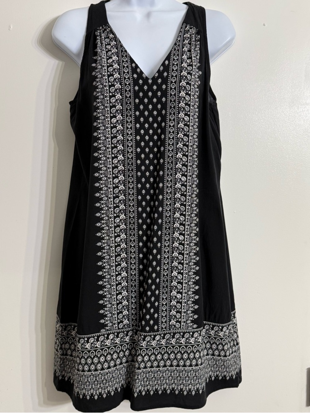 Old Navy Black and White Floral V-Neck Dress size Medium